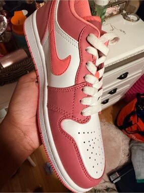 Nike Low-Top Sneaker in Coral and White
